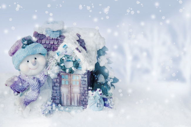 Обои картинки фото праздничные, фигурки, домик, снеговик