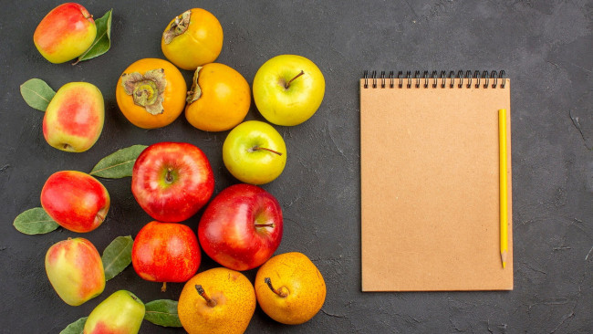 Обои картинки фото еда, фрукты,  ягоды, блокнот, яблоки, хурма