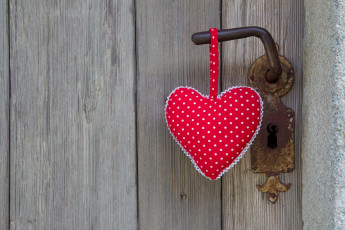 Картинка праздничные день+святого+валентина +сердечки +любовь дверь сердечко ручка