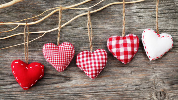 Картинка праздничные день+святого+валентина +сердечки +любовь красные белые сердечки тканевые фигурки сердца