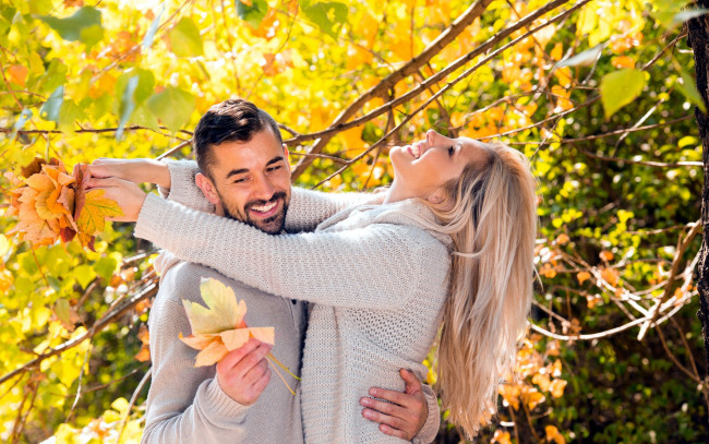 Обои картинки фото разное, мужчина женщина, листья, осень, влюбленные, пара