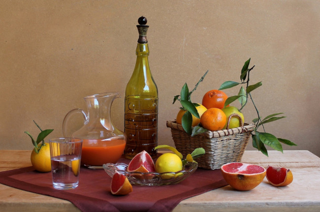 Обои картинки фото еда, натюрморт, апельсины, лимоны, бутылка, грейпфрут, сок