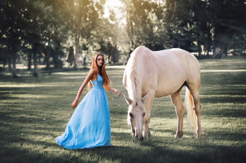 Картинка девушки -unsort+ рыжеволосые+и+другие конь фон девушка