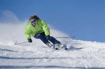 обоя спорт, лыжный спорт, крутой, спорсменка, лыжница, зима, снег, спуск