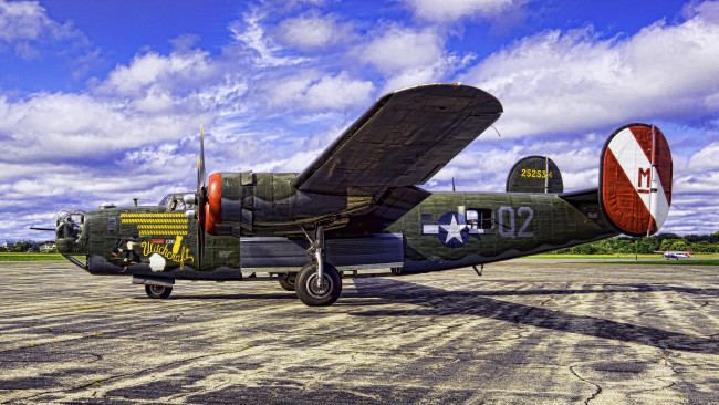 Обои картинки фото b-24 liberator, авиация, боевые самолёты, бомбардировщик