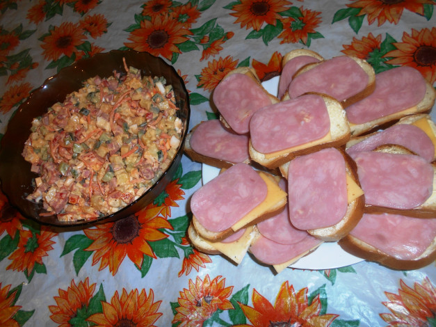 Обои картинки фото еда, бутерброды,  гамбургеры,  канапе, хлеб, колбаса, сыр, салат