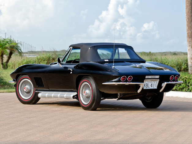 Обои картинки фото corvette sting ray l89 427, 435 hp convertible 1967, автомобили, corvette, 427-435, l89, sting, ray, 1967, convertible, hp