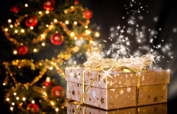 Картинка праздничные подарки коробочки ёлка