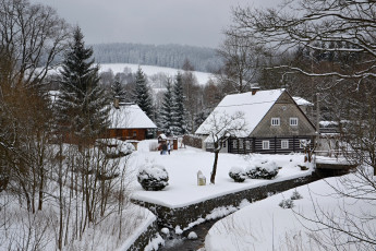 Картинка города -+пейзажи дом дворик зима снег деревья кустарники