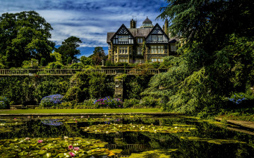 Картинка города -+здания +дома wales bodnant gardens великобритания зелень кусты пруд сад деревья дом вода