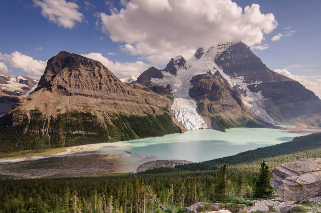 Обои картинки фото природа, реки, озера, озеро, лес, канада, berg, lake, гора, mount, robson