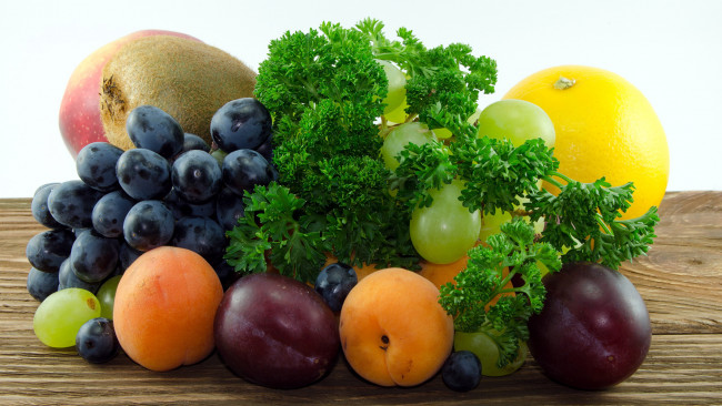 Обои картинки фото еда, фрукты,  ягоды, сливы, абрикос, лимон, виноград, петрушка