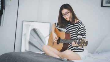 Картинка музыка -другое девушка взгляд фон гитара