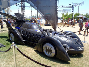 Картинка batmobile автомобили выставки уличные фото