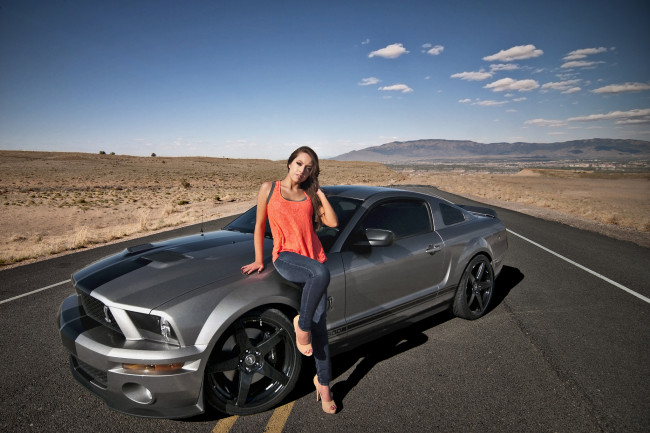 Обои картинки фото ford, mustang, shelby, gt500, автомобили, авто, девушками, пустыня, дорога
