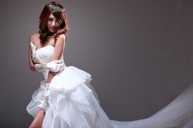 Обои картинки фото девушки, -unsort , азиатки, диадема, платье, невеста