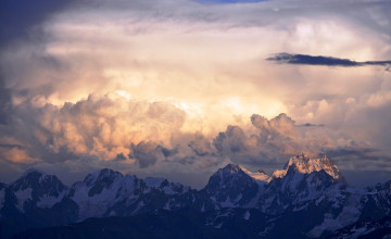 Картинка природа горы вершины эльбрус скалы тучи небо