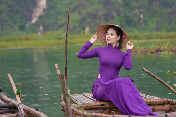 Картинка девушки -+азиатки азиатка лиловый наряд шляпа