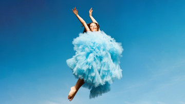 Картинка maddie+ziegler девушки прыжок наряд небо