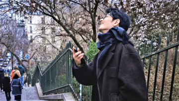 Картинка мужчины xiao+zhan актер очки шарф куртка ограда люди