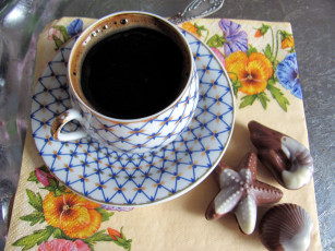 Картинка еда кофе +кофейные+зёрна конфеты блюдце чашка салфетка