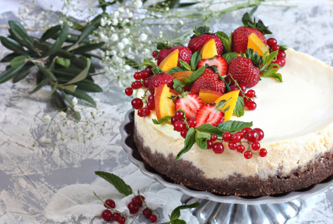 Обои картинки фото еда, торты, торт, ягоды, клубника, смородина