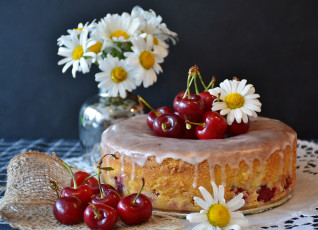 Картинка еда пирожные +кексы +печенье пирог вкусно глазурь выпечка вишня