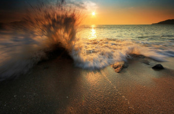 Картинка природа восходы закаты пена песок брызги волна пляж солнце