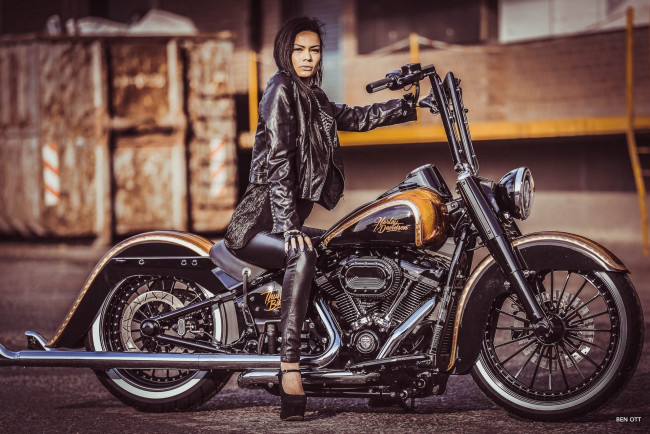 Обои картинки фото мотоциклы, мото с девушкой, custom, bike, chopper
