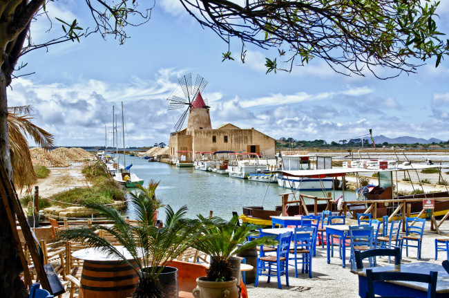 Обои картинки фото италия, сицилия, marsala, разное, мельницы, канал, яхты, пальмы, кафе, катера