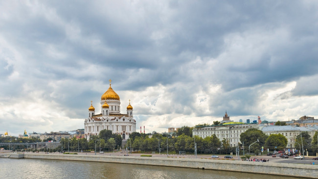 Обои картинки фото храм, христа, спасителя, москва, города, россия, облака, набережная, река, russia, moscow