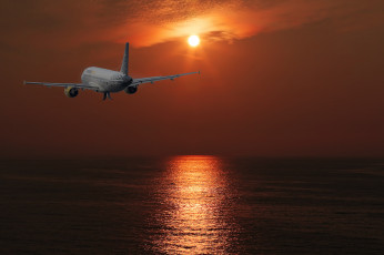 Картинка авиация авиационный+пейзаж креатив авиалайнер дорожка закат океан
