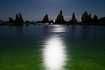 Картинка природа моря океаны отражение море камни скалы вечер небо