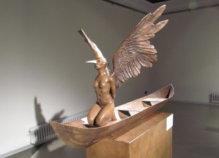 Картинка разное рельефы +статуи +музейные+экспонаты маска крылья лодка женщина