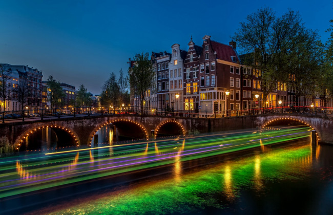 Обои картинки фото амстердам, города, амстердам , нидерланды, фонари, здания, мост, водоем