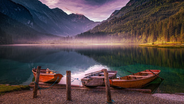 Картинка корабли лодки +шлюпки горы озеро туман