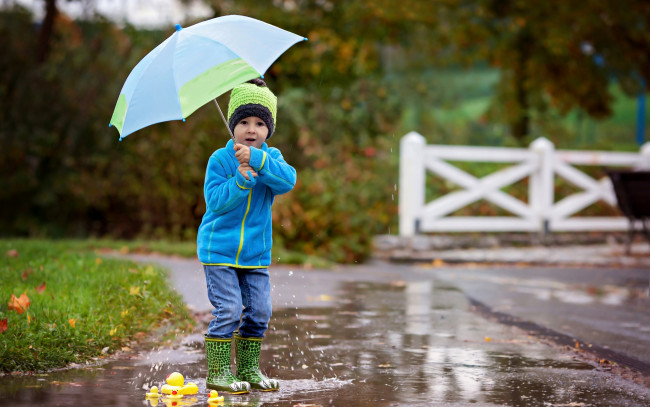 Обои картинки фото разное, настроения, мальчик, зонт, дождь, осень