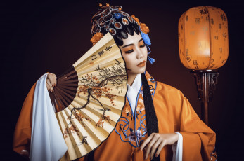 Картинка девушки -+азиатки азиатка национальный костюм веер
