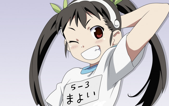 Обои картинки фото аниме, bakemonogatari, hachikuji mayoi, девушка, форма, надпись, бант