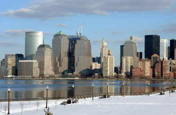 Картинка города панорамы река снег