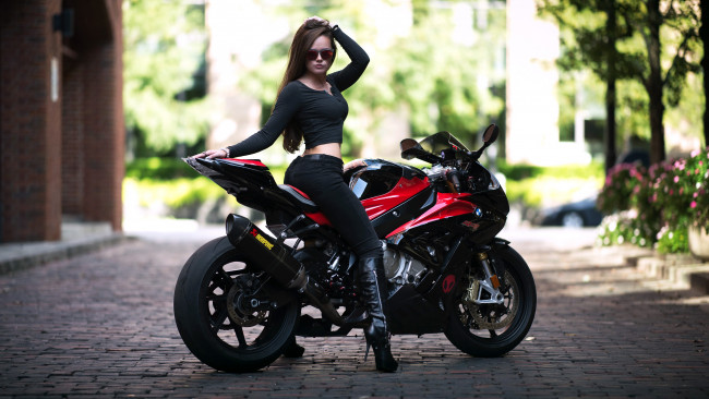Обои картинки фото мотоциклы, мото с девушкой, bmw, s1000, rr