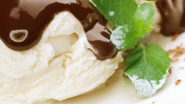 Картинка еда мороженое десерты мята шоколадный сироп