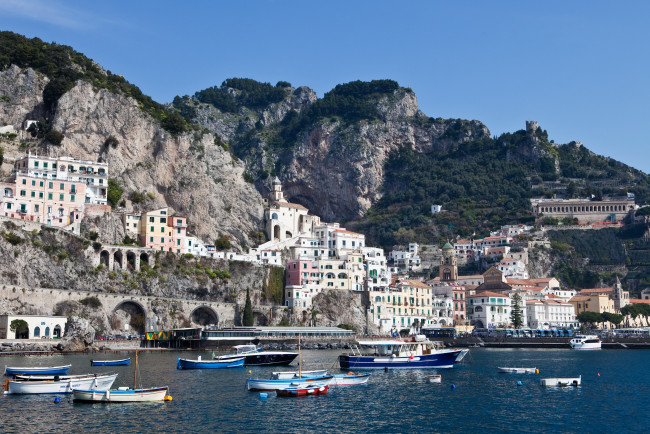 Обои картинки фото ravello, italy, города, амальфийское, лигурийское, побережье, италия, дома, горы, море, лодки