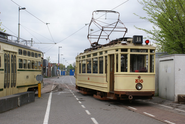 Обои картинки фото техника, трамваи, рельсы, трамвай, улица, город