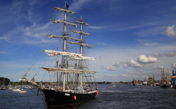 Картинка mercedes+-+hanse+sail+rostock корабли парусники регата