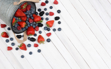 Картинка еда фрукты +ягоды малина ягоды черника bucket strawberry fresh клубника ежевика berries