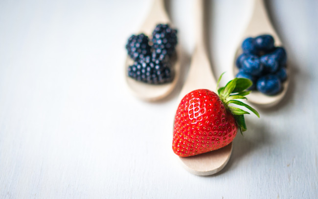Обои картинки фото еда, фрукты,  ягоды, berries, клубника, черника, ежевика, fresh, ягоды