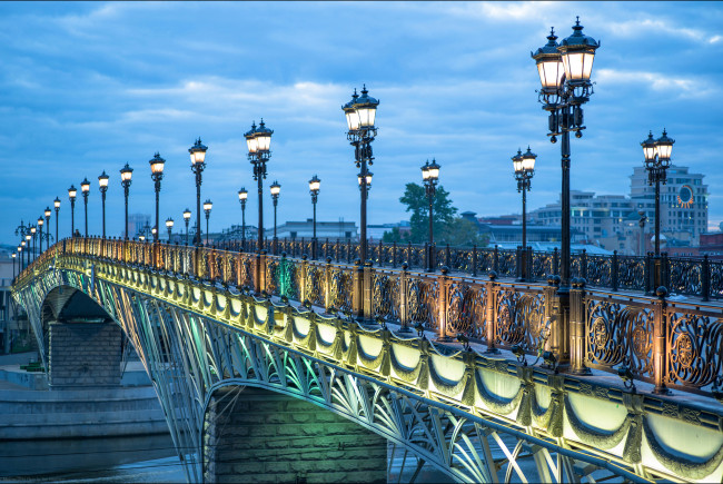 Обои картинки фото города, - мосты, россия, река, мост, фонари, огни, вечер, патриарший, москва