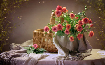 Картинка цветы букеты +композиции розовые скатерть корзина розы стол фон