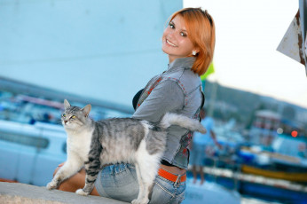 Картинка violla+a девушки -unsort+ рыжеволосые+и+другие кошка джинсы поза красотка очки макияж рыжеволосая модель девушка violla a